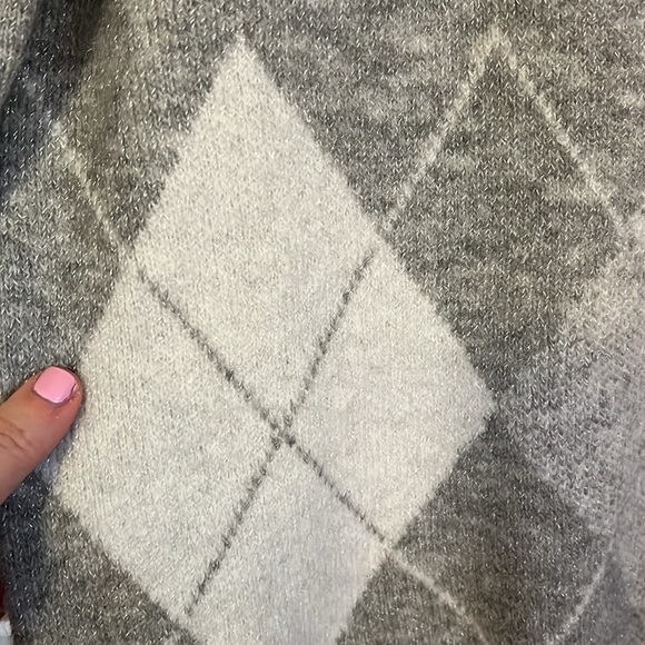 ELLE Gray/Silver/White Crewneck Argyle Sweater w/Scallop Detail, Sz Small, GUC. - Picture 7 of 9